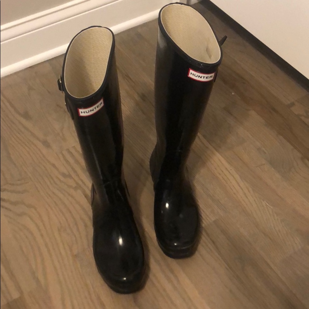 Black hunter boots